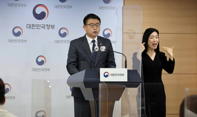 장상윤 교육부 차관이 22일 정부서울청사 브리핑실에서 ‘2022년 개정 교육과정’을 확정·발표하고 있다. 연합뉴스