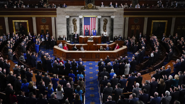 미국 의회에서 의원들의 기립박수를 받고 있는 젤렌스키 대통령. /AP연합뉴스