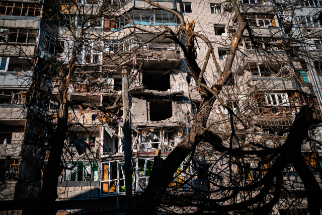 러시아군 포격으로 파괴된 헤르손 건물