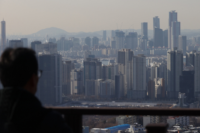 서울 남산에서 본 서울 용산구 일대 아파트. 연합뉴스