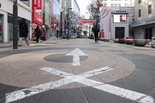 한산한 모습의 서울 중구 명동거리. 연합뉴스