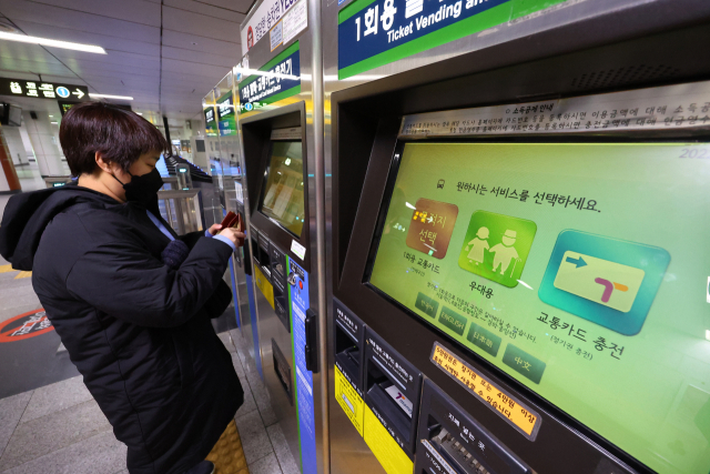 서울 지하철·버스 요금 오른다…'내년 4월 300원씩 인상' 추진