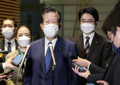 야마구치 나쓰오 일본 공명당 대표가 28일 기자들에게 방한 일정을 설명하고 있다./연합뉴스