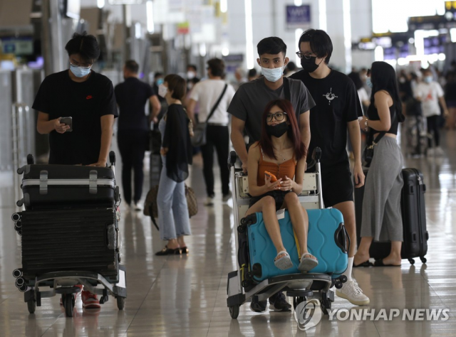 태국, 중국 코로나19 급증에 입국 문턱 높인다