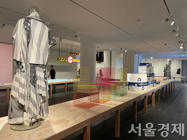 버질 아블로는 살아 생전 이케아(IKEA), 슈프림(Supreme), 나이키(Nike) 등 다양한 브랜드와 협업했다.