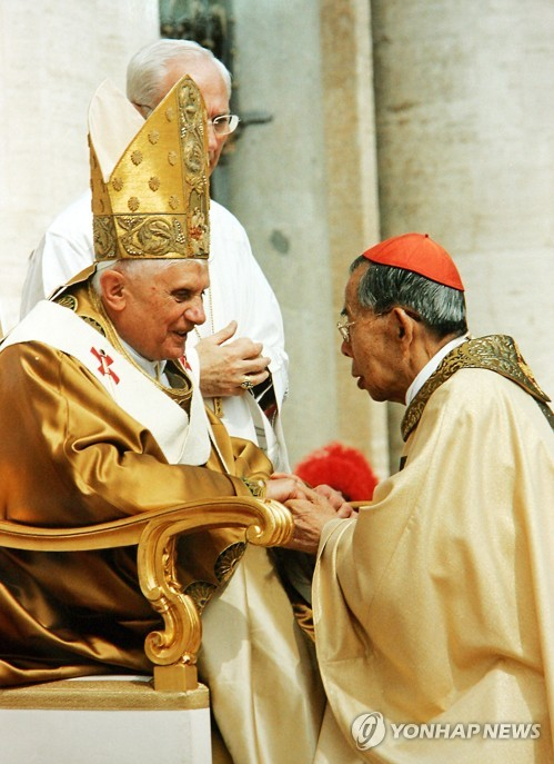 (서울=연합뉴스) 베네딕토 16세 전 교황이 31일(현지시간) 95세로 선종했다고 교황청이 발표했다. 교황청 대변인은 