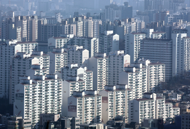 서울 남산에서 바라본 아파트 단지./연합뉴스