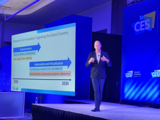 스티브 코닉 CTA 부회장이 CES 2023 개막을 하루 앞둔 4일 오전 9시(현지시간) '주목해야 할 CES 2023 기술 동향'에 관한 발표를 진행하고 있다. 라스베이거스=류석