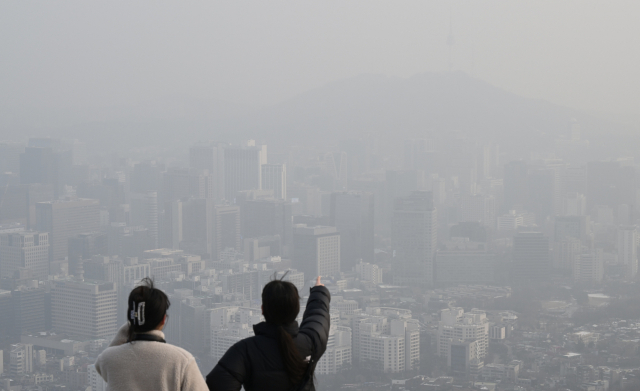 미세먼지로 답답한 대기