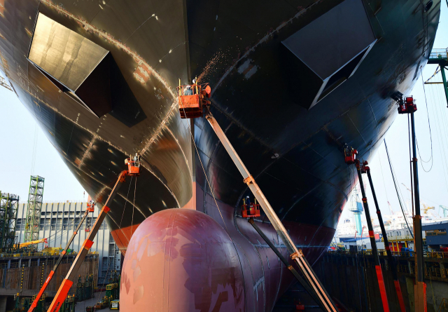 현대중공업 울산조선소에서 대형 선박이 건조되고 있다. 사진 제공=현대중공업