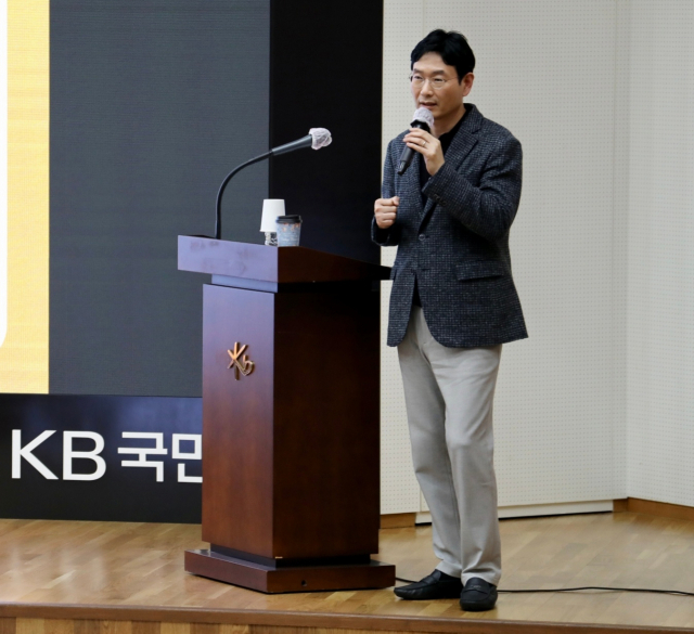 이창권 KB국민카드 사장 '위기를 전환점으로…1등 카드사 도약 목표'