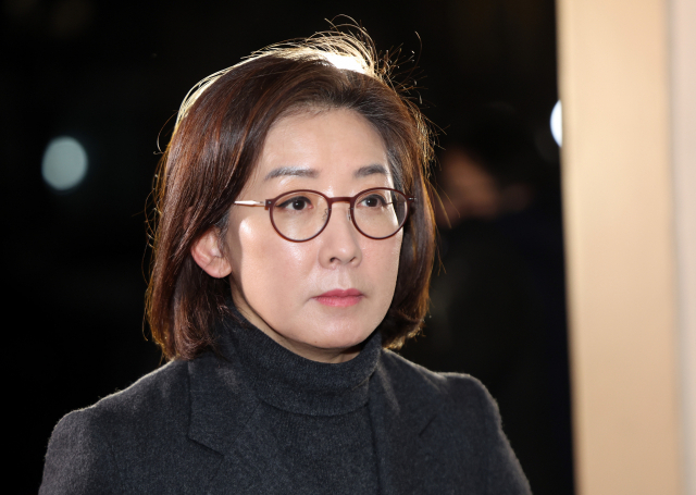 나경원 전 의원이 19일 서울 자택으로 들어가고 있다. / 연합뉴스