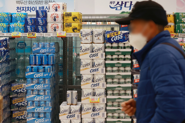 서울 시내 한 대형마트의 맥주 판매대. 연합뉴스