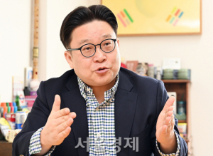 韓·中 ‘설날’ 호칭 논쟁 점입가경…서 교수 이어 뉴진스도 시끌