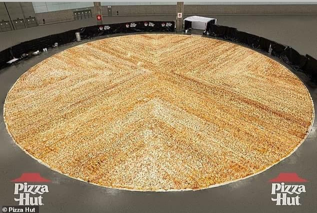 '치즈만 4톤'…세계에서 가장 큰 피자 어떻게 만들었나 보니