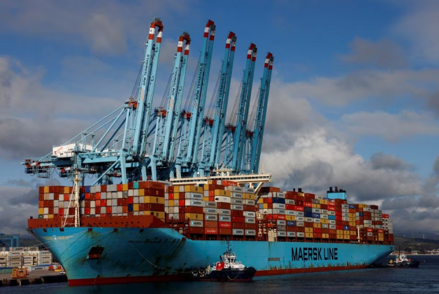 20일(현지시간) 스페인 알헤시라스 항구에 머스크의 대형 컨테이너선인 '마제스틱 머스크호'가 정박해 있다. 로이터연합뉴스