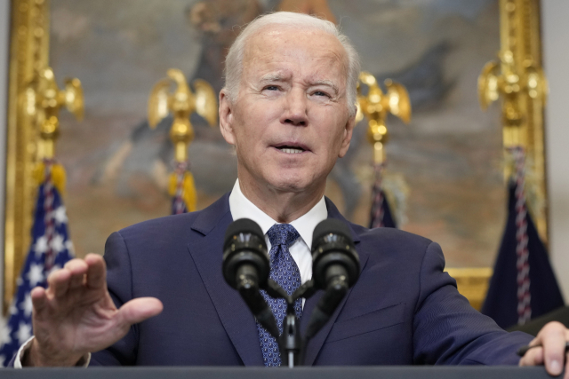 조 바이든 미국 대통령이 25일(현지시간) 워싱턴DC 백악관 루스벨트룸에서 우크라이나 상황과 관련한 연설을 하고 있다.