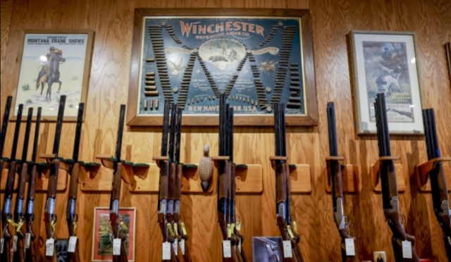미국 조지아주 애틀랜타의 한 총기 상점에 소총들이 진열돼 있다. 연합뉴스 캡처