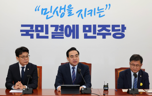 박홍근 더불어민주당 원내대표가 31일 국회에서 열린 원내대책회의에서 발언하고 있다. 연합뉴스