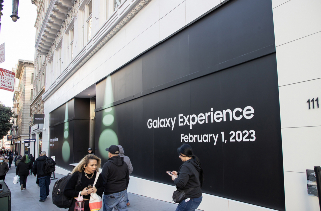 아이폰의 도시 달구는 '갤럭시 언팩'…3년만에 오프라인 개최에 '분주'