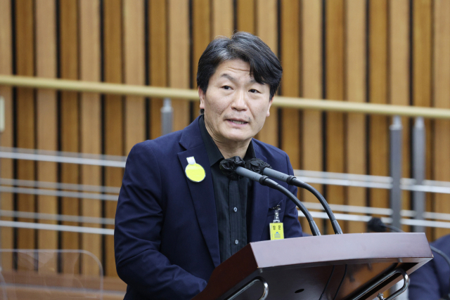 이임재 전 용산경찰서장이 4일 국회에서 열린 '이태원 참사 국정조사 특별위원회 1차 청문회' 에서 의원 질의에 답변하고 있다. 연합뉴스