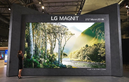 LG전자가 처음 선보이는 8K 해상도의 272형 마이크로 LED 사이니지 ‘LG 매그니트(MAGNIT)’. 사진 제공=LG전자