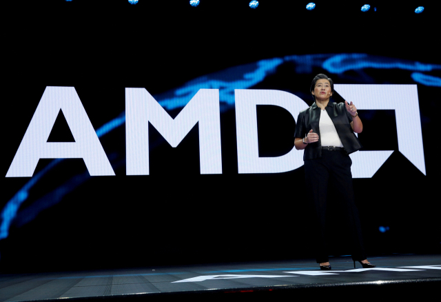 美 반도체 기업 AMD 실적 '선방'했지만…1분기 10% 하락 경고