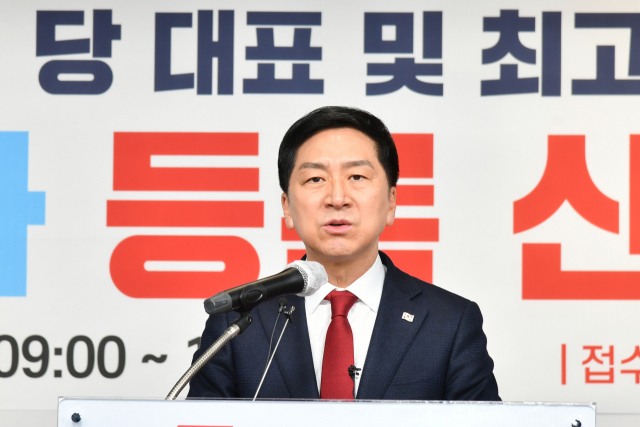 국민의힘 당권주자인 김기현 의원이 2일 오전 서울 여의도 중앙당사에서 당 대표 후보 등록을 마친 뒤 정견발표를 하고 있다. 성형주 기자