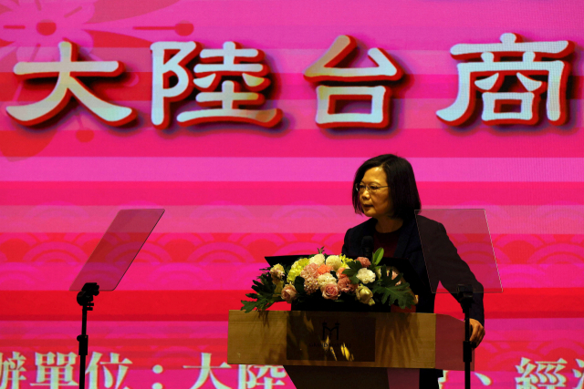 차이잉원 대만 총통이 2일 대만 타이페이에서 개최된 중국 내 대만 재계와의 신년 오찬 행사에서 연설을 하고 있다. 로이터연합뉴스