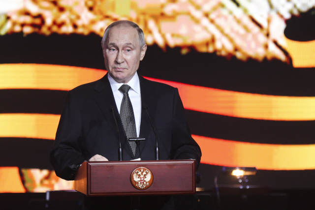 블라디미르 푸틴 러시아 대통령이 2일(현지시간) 볼고그라드(옛 스탈린그라드)에서 열린 전승 80주년 기념식에서 연설하고 있다. 푸틴 대통령은 이날 