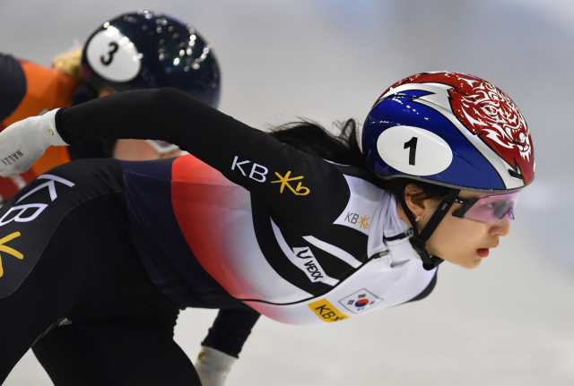 ISU 쇼트트랙 월드컵 5차 대회 여자 1000m 준결승에서 역주하는 최민정. AP연합뉴스