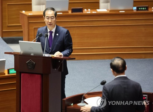 한덕수 국무총리가 6일 서울 여의도 국회 본회의에서 열린 정치·외교·통일·안보 분야 대정부질문에서 의원들의 질문에 답변하고 있다. 연합뉴스