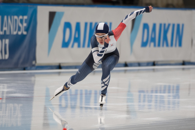 김민선이 11일 스피드스케이팅 월드컵 5차 대회에서 500m 레이스를 펼치고 있다. EPA연합뉴스