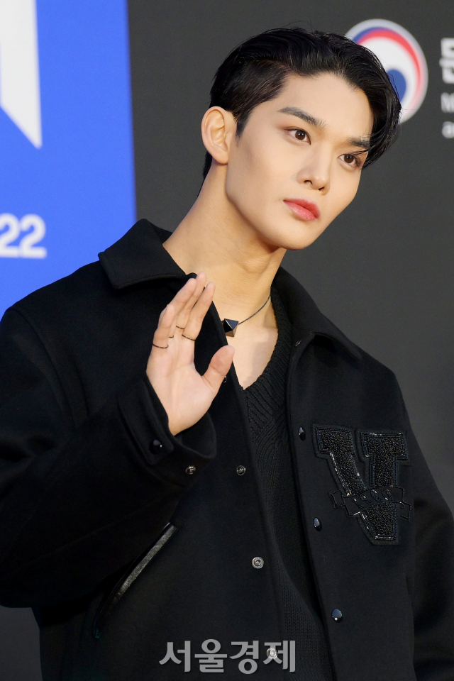 그룹 CIX 배진영이 11일 오후 서울 송파구 잠실실내체육관에서 열린 ‘30주년 한터뮤직어워즈 2022’ 레드카펫 및 포토월에서 포즈를 취하고 있다. / 사진=김규빈 기자