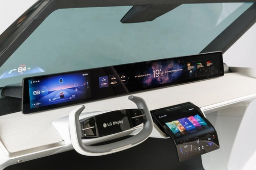 LG디스플레이의 차량용 P-OLED로 구성된 디지털 콕핏의 모습. 사진제공=LG디스플레이