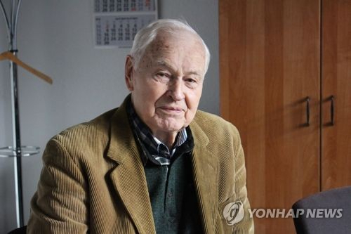 '동독 마지막 총리' 한스 모드로 95세 일기 별세…獨통일 산증인