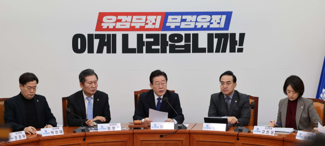 이재명 더불어민주당 대표가 지난 15일 오전 국회에서 열린 최고위원회의에서 발언하고 있다. 권욱 기자