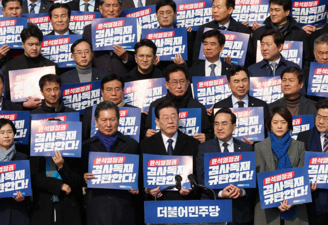 이재명, 윤석열 정부 규탄 대회…파란 물결로 가득 찬 국회