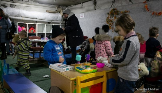 전쟁을 피해 지하 벙커에 있는 우크라이나 아이들의 모습. 세이브더칠드런