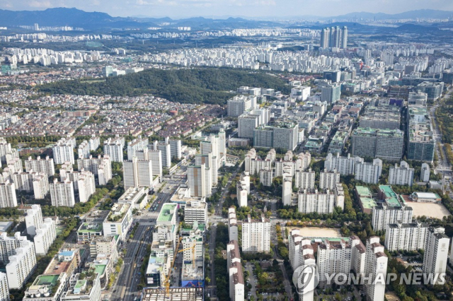 1기 신도시 재건축 선점 속도…일산 강촌·백마 주민공청회 개최