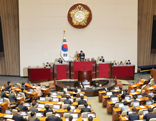 김진표 국회의장이 27일 국회에서 열린 본회의에서 더불어민주당 이재명 대표의 체포동의안의 부결을 의결하고 있다. 연합뉴스