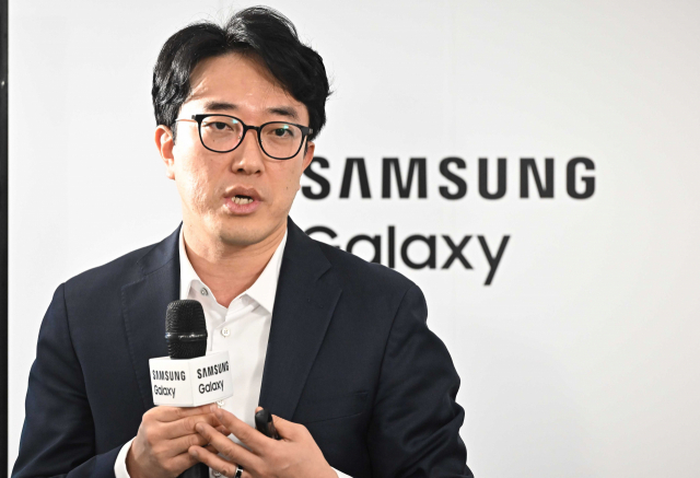 '中 폴더블 출시 좋은 일…파이 커질 것' [MWC 2023]