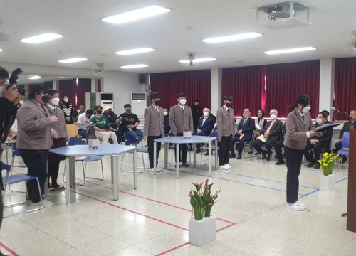 3년 만에 입학식을 하게 된 제천 송학중학교. 연합뉴스