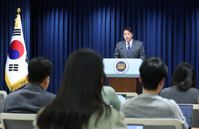 김태효 국가안보실 1차장이 6일 오후 서울 용산 대통령실 청사에서 일제강점기 징용 해법 발표 관련 브리핑을 하고 있다. 연합뉴스