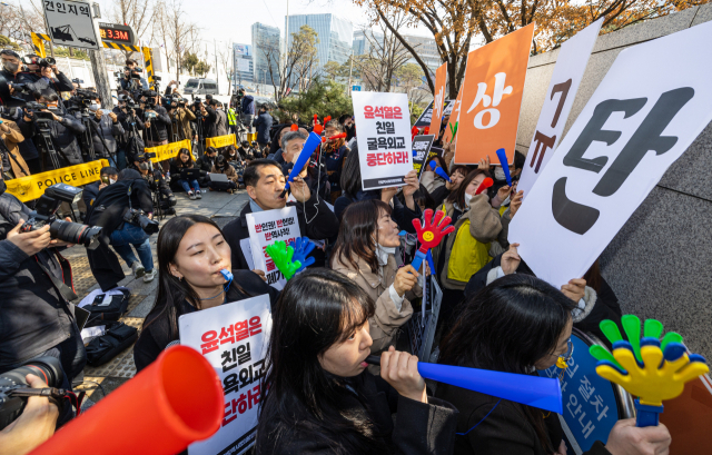 '동냥처럼 주는 돈 안 받겠다'  '경술국치 선언'…강제동원 유가족·시민단체들 반발