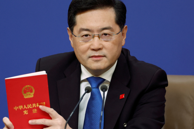 Chinese Foreign Minister Qin Gang holds a book of China\'s Constitution at a news conference on the sidelines of the National People\'s Congress (NPC) in Beijing, China March 7, 2023. REUTERS/Thomas Peter