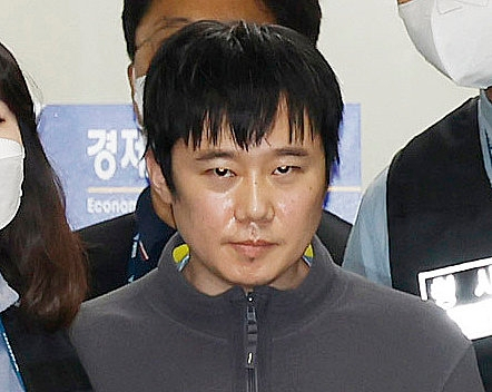 지난해 9월 서울 지하철 2호선 신당역에서 스토킹하던 여성을 살해한 전주환(32). 사진공동취재단.