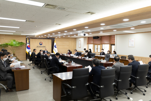 고학수 개인정보보호위원회 위원장이 8일 정부서울청사에서 개최된 제4회 개인정보보호위원회 전체회의를 진행하고 있다. 사진 제공=개인정보위