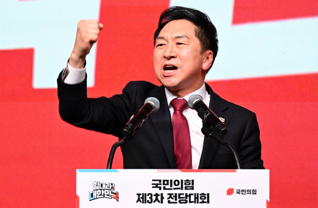 [단독]尹 'K칩스법 민주당도 결국 찬성, 당이 정책·홍보 앞장서달라'