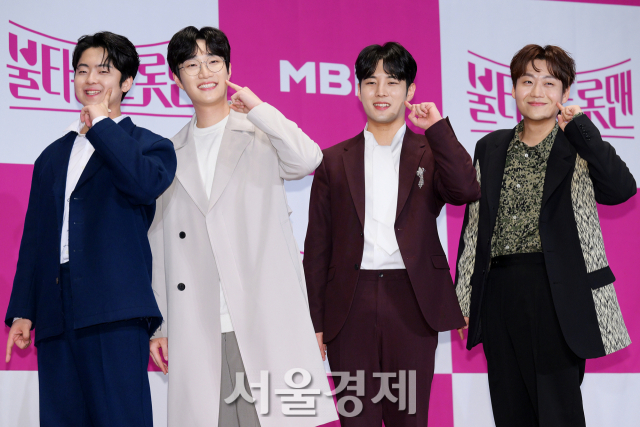 박민수, 공훈, 김중연, 민수현이 14일 오후 서울 마포구 누리꿈스퀘어 비즈니스타워에서 진행된 MBN 예능프로그램 ‘불타는 트롯맨’ 기자간담회에서 포즈를 취하고 있다. / 사진=김규빈 기자